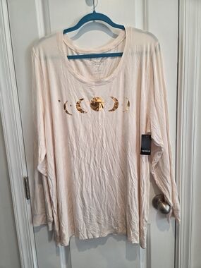 NWT Torrid Pale Long Sleeve Moon Graphic Tee with Gold Foil